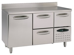 Umluftkhltisch, 1 Tr, 2 Schubladen gekhlt, 1 Schublade...