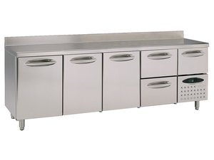 Umluftkhltisch, 3 Tren, 2 Schubladen gekhlt, 2490 x...