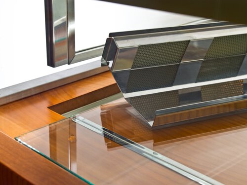 Kuchentheke Jamaika 700, Kuchenverkaufstheke mit Umluftk�hlung, drei gek�hlte Glasablagen mit LED Beleuchtung