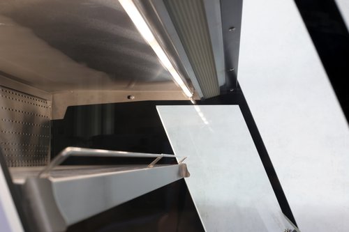 Impuls Wandk�hlregal - Verkaufstheke Carla 1200 mit 2 h�hen- und neigungsverstellbaren Regalb�den, 122 x 95,3 x 150,5 cm