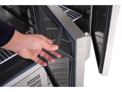 K�hltisch 30 mit Umluftk�hlung, 3 T�ren, 400 Liter, 1370 x 700 x 875 mm