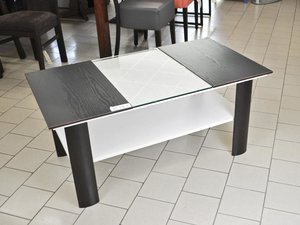 Lounge Tisch flach mit Glaseinsatz und Zwischenboden