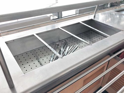 Salatbar / Kalte Theke 4x GN 1/1 mit Einbaustapler Rieber EPG-Q1/1 und beidseitiger Tablettrutsche, Dekor Buchenholz