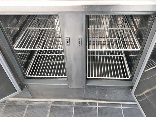 Speiseausgabe-Station Kantine mit Khlvitrine / Khltisch / 2x Bain Marie / 2x Aufsatzstrahler / Tellerspender / Varithek / Warmhaltemodul