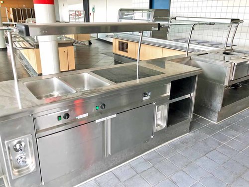 Speiseausgabe-Station Kantine mit Khlvitrine / Khltisch / 2x Bain Marie / 2x Aufsatzstrahler / Tellerspender / Varithek / Warmhaltemodul