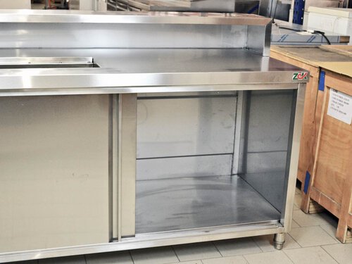 Arbeitsschrank 2 Schiebet�ren mit Edelstahl-Aufsatz, 155 x 70 x 85 cm