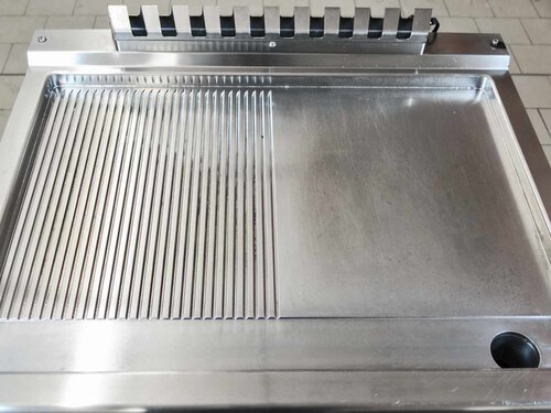 Griddleplatte Elektro Bartscher 1/2 glatt 1/2 gerillt auf...