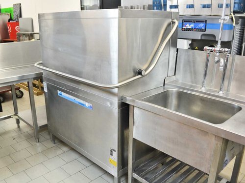 Meiko DV 200.2 Durchschubsp�lmaschine inkl. Umkehrosmose-Modul sowie Zu- und Ablauftisch