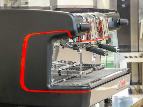 Siebtrgermaschine LaCimbali M100 GT 2 Gruppen inkl. Magnum on Demand Touch Kaffeemhle