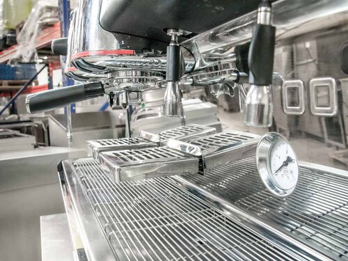 Siebtrgermaschine LaCimbali M100 GT 2 Gruppen inkl. Magnum on Demand Touch Kaffeemhle