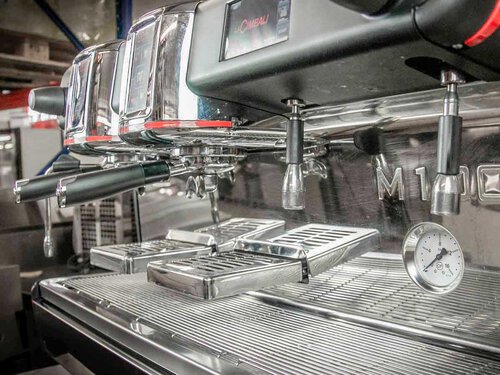 Siebtrgermaschine LaCimbali M100 GT 2 Gruppen inkl. Magnum on Demand Touch Kaffeemhle