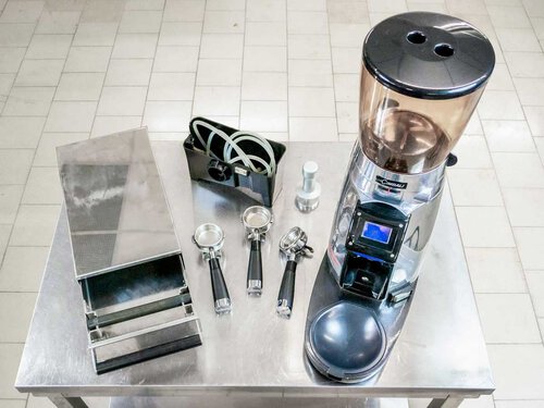 Siebtrgermaschine LaCimbali M100 GT 2 Gruppen inkl. Magnum on Demand Touch Kaffeemhle
