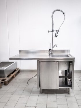 Splcenter, 1 Becken rechts, 2 Schiebetren, mit Pendelbrause, BTH 140 x 70 x 85 cm